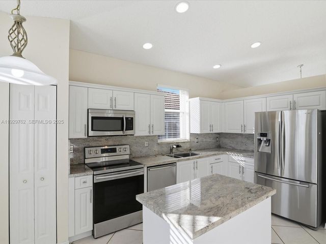 865 NW 132nd Ave, Pembroke Pines, FL 33028