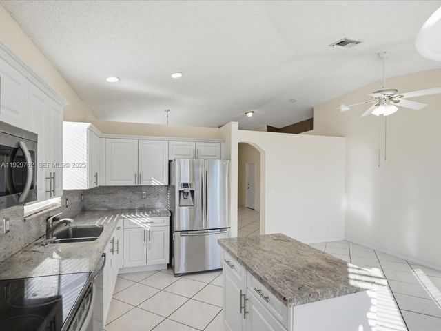 865 NW 132nd Ave, Pembroke Pines, FL 33028