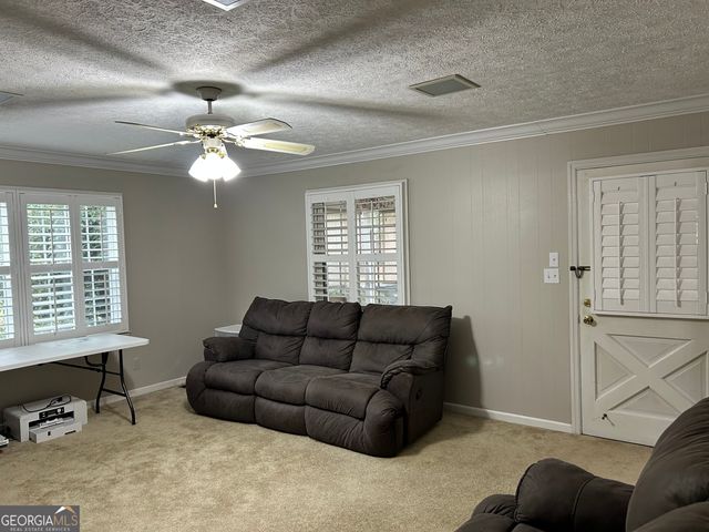 459 Prince Avenue, Swainsboro, GA 30401