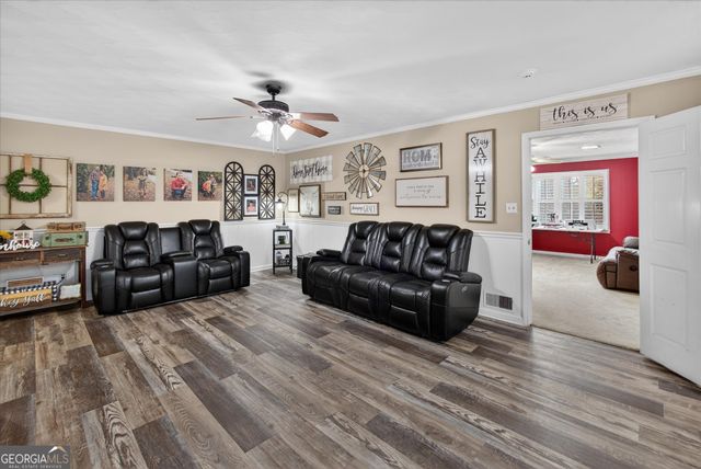 459 Prince Avenue, Swainsboro, GA 30401