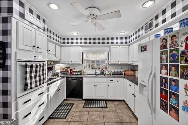 459 Prince Avenue, Swainsboro, GA 30401