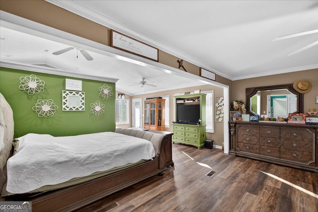 459 Prince Avenue, Swainsboro, GA 30401