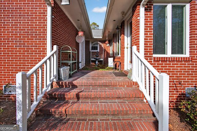 459 Prince Avenue, Swainsboro, GA 30401