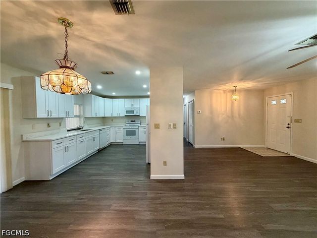 122 Roosevelt AVE, Lehigh Acres, FL 33936