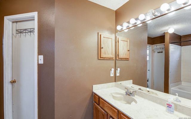 11410 RED FEATHER LN, San Antonio, TX 78245