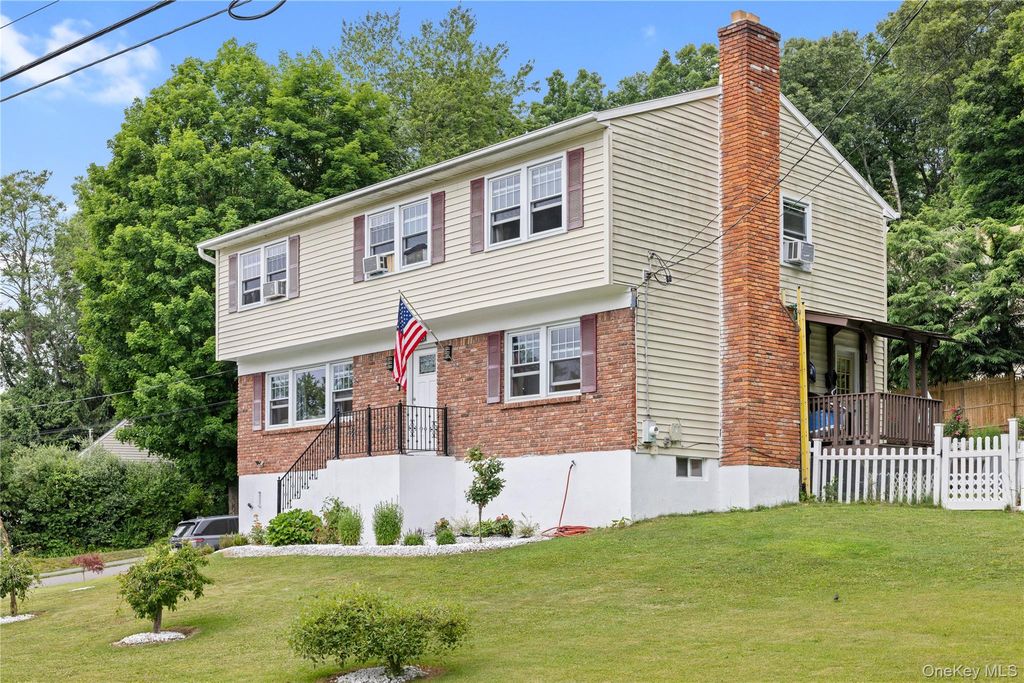 3123 Douglas Drive, Yorktown Heights, NY 10598 — photo 2