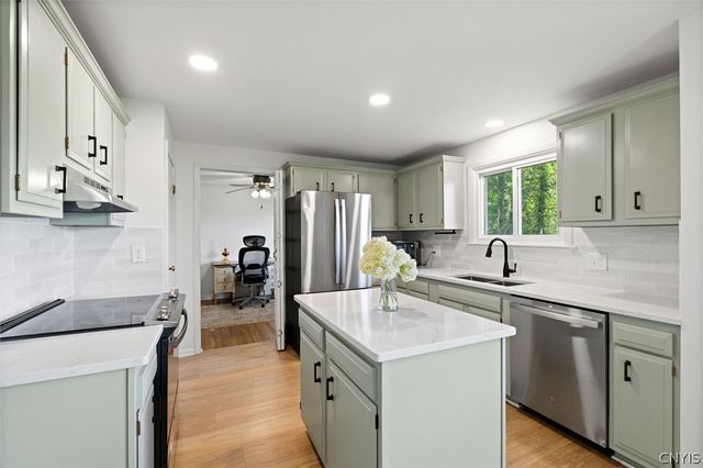5 Overbrook Lane, Lysander, NY 13027