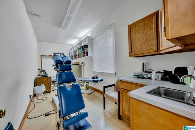 206 MAIN STREET N, Warrior, AL 35180