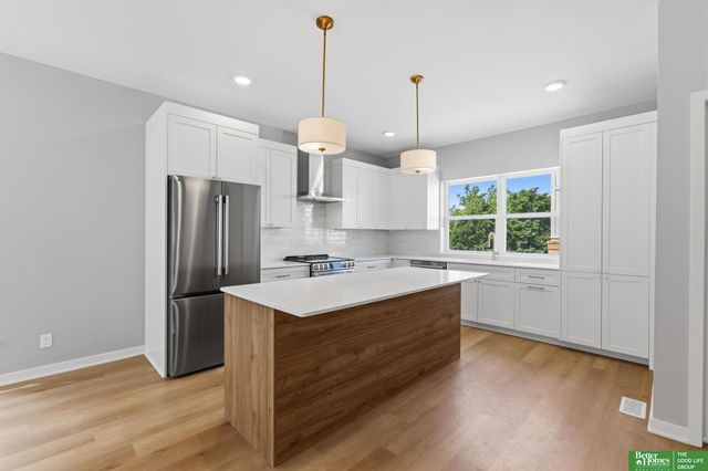 1006 S 33rd Street, Omaha, NE 68105