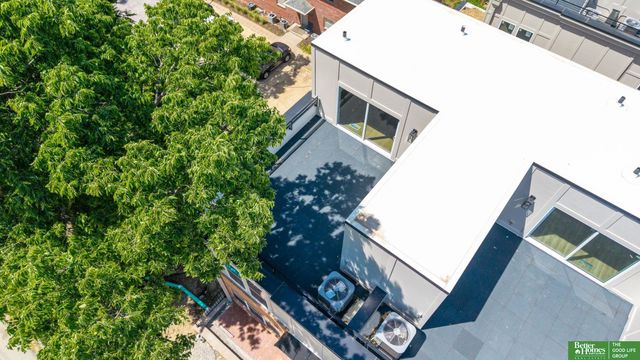 1006 S 33rd Street, Omaha, NE 68105
