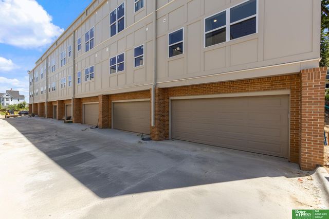 1006 S 33rd Street, Omaha, NE 68105