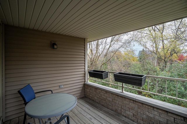 18425 Emerald DRIVE #G, Brookfield, WI 53045