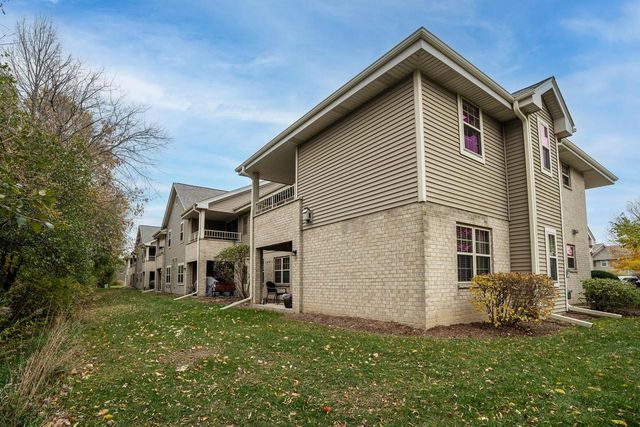18425 Emerald DRIVE #G, Brookfield, WI 53045