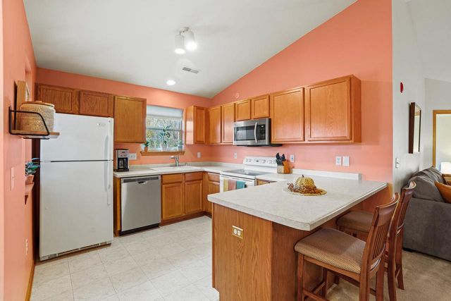 18425 Emerald DRIVE #G, Brookfield, WI 53045