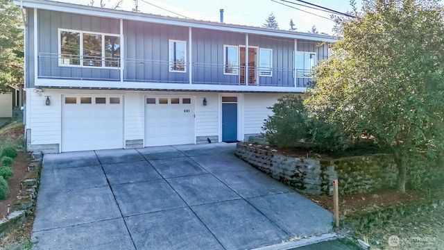 6121 Madrona Drive NE, Tacoma, WA 98422