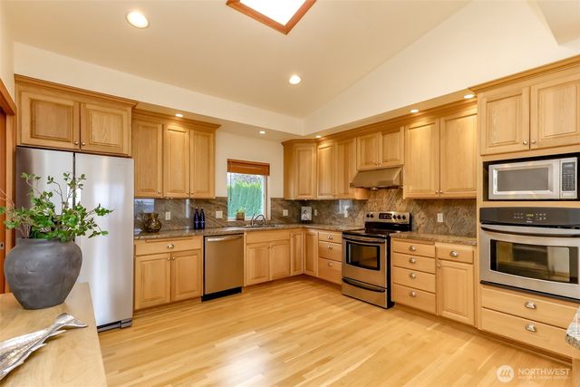 6121 Madrona Drive NE, Tacoma, WA 98422