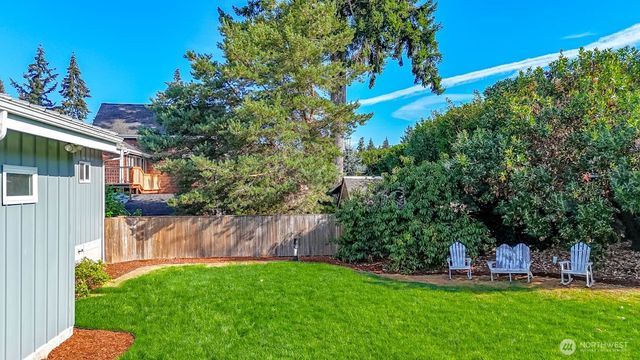 6121 Madrona Drive NE, Tacoma, WA 98422
