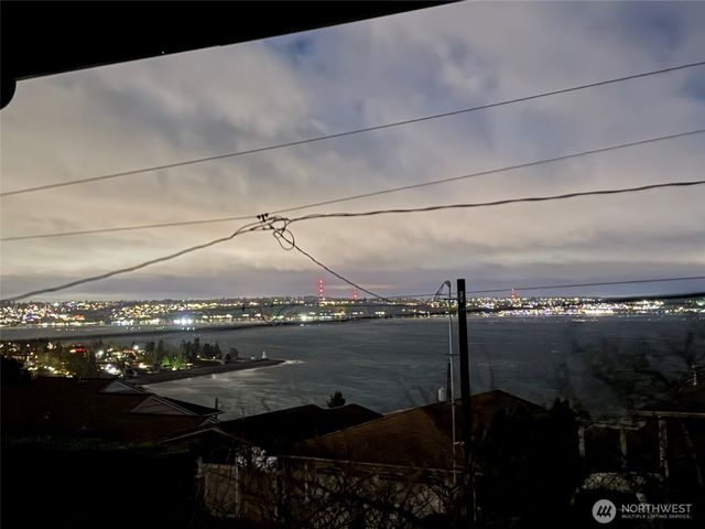 6121 Madrona Drive NE, Tacoma, WA 98422