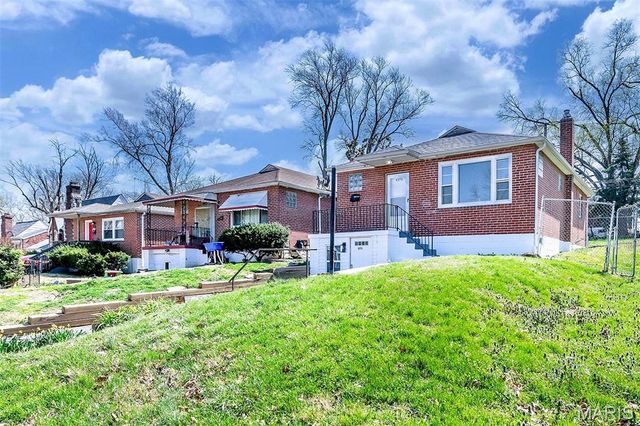 8370 Orchard Avenue, University City, MO 63132
