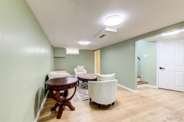 8370 Orchard Avenue, University City, MO 63132