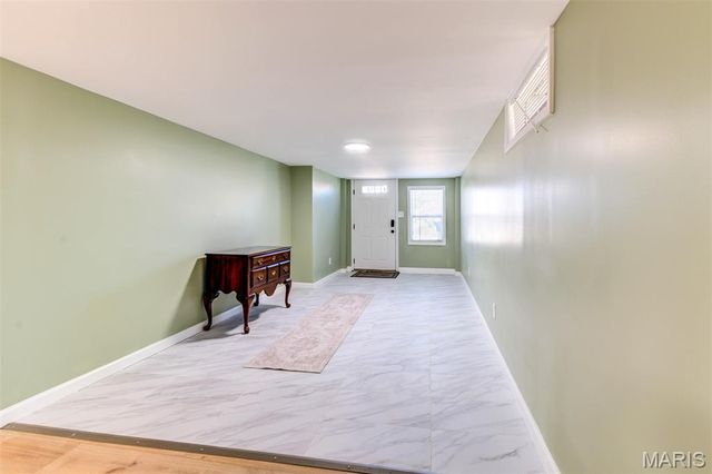 8370 Orchard Avenue, University City, MO 63132