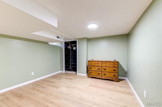 8370 Orchard Avenue, University City, MO 63132