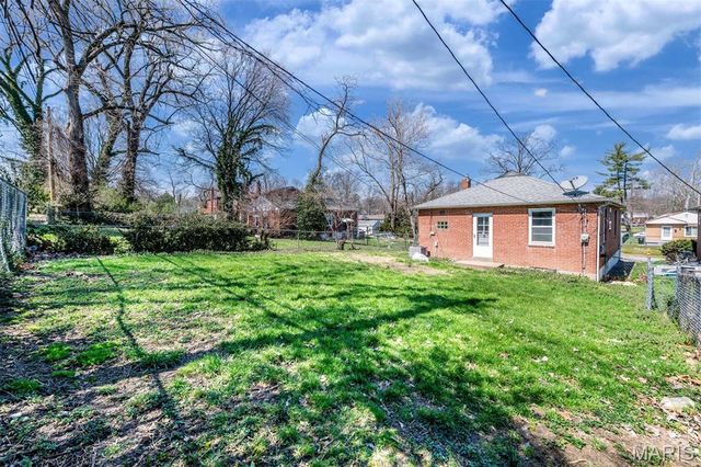 8370 Orchard Avenue, University City, MO 63132