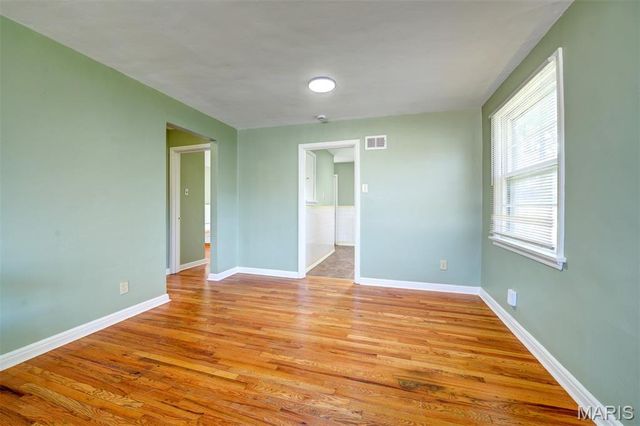 8370 Orchard Avenue, University City, MO 63132