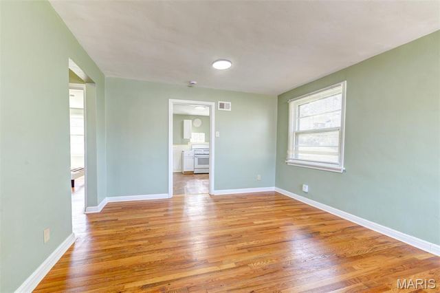 8370 Orchard Avenue, University City, MO 63132