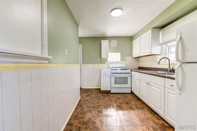 8370 Orchard Avenue, University City, MO 63132