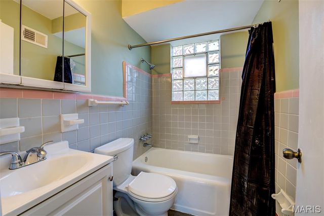 8370 Orchard Avenue, University City, MO 63132