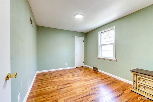 8370 Orchard Avenue, University City, MO 63132