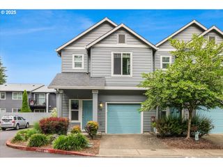 810 E 9TH St E18, Newberg, OR 97132