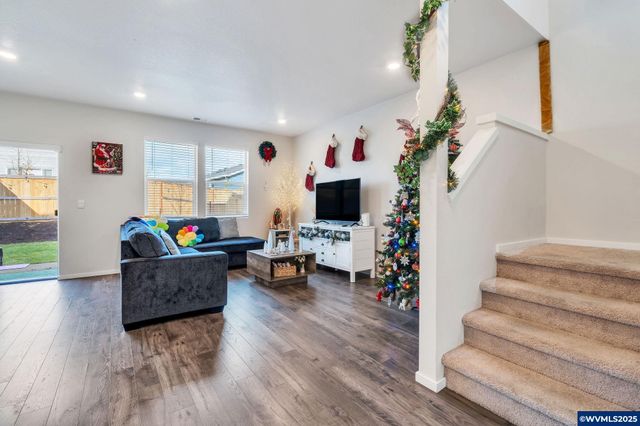 427 Lost Lake St NE, Salem, OR 97301