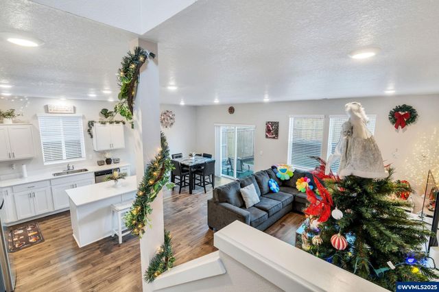 427 Lost Lake St NE, Salem, OR 97301