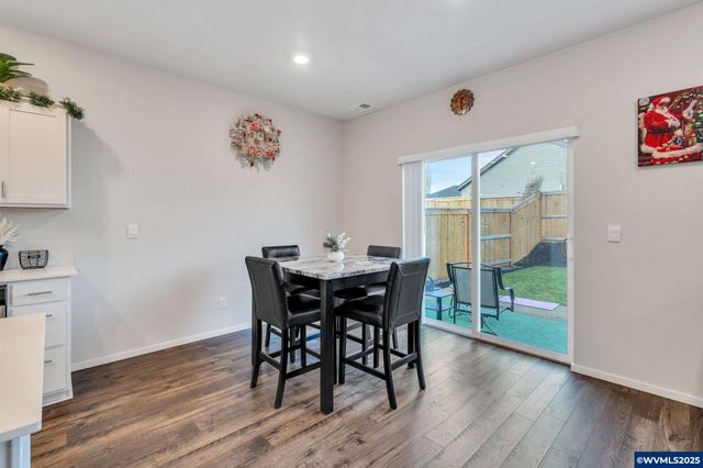 427 Lost Lake St NE, Salem, OR 97301