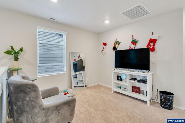 427 Lost Lake St NE, Salem, OR 97301