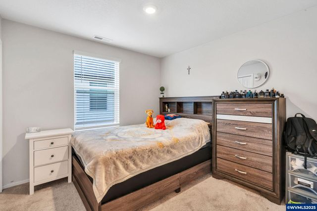 427 Lost Lake St NE, Salem, OR 97301