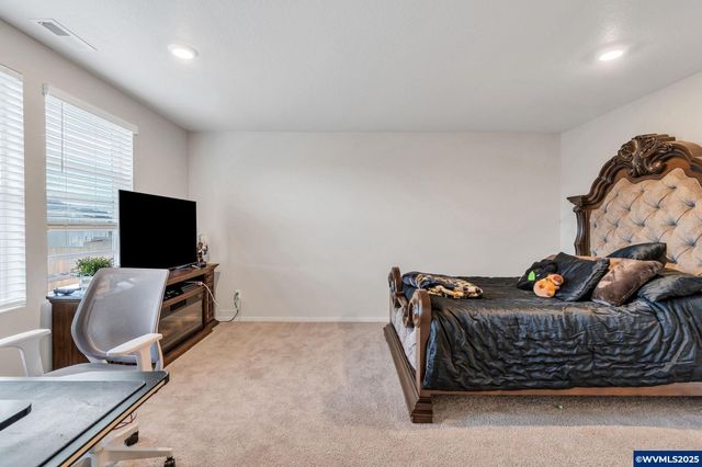 427 Lost Lake St NE, Salem, OR 97301