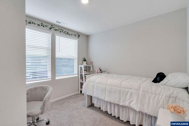 427 Lost Lake St NE, Salem, OR 97301