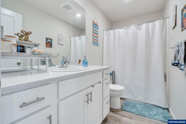 427 Lost Lake St NE, Salem, OR 97301