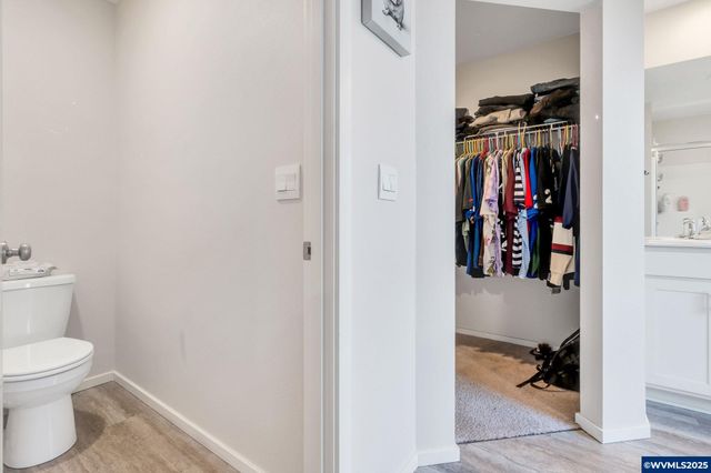 427 Lost Lake St NE, Salem, OR 97301