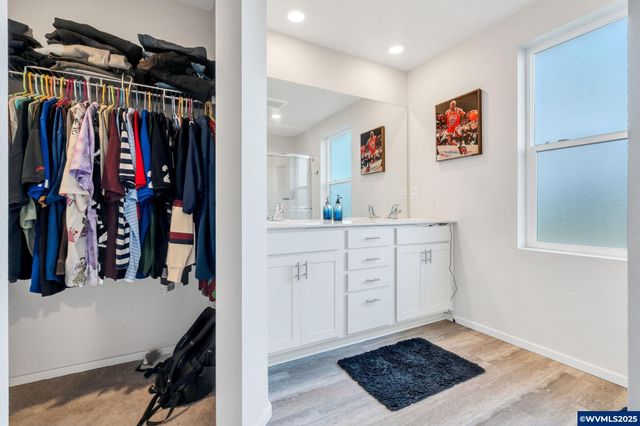 427 Lost Lake St NE, Salem, OR 97301