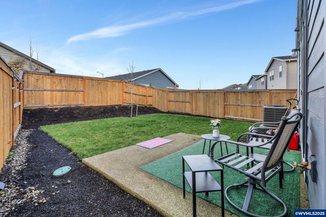 427 Lost Lake St NE, Salem, OR 97301