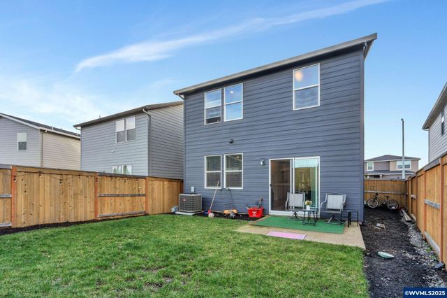 427 Lost Lake St NE, Salem, OR 97301