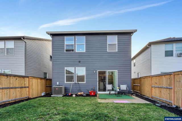 427 Lost Lake St NE, Salem, OR 97301