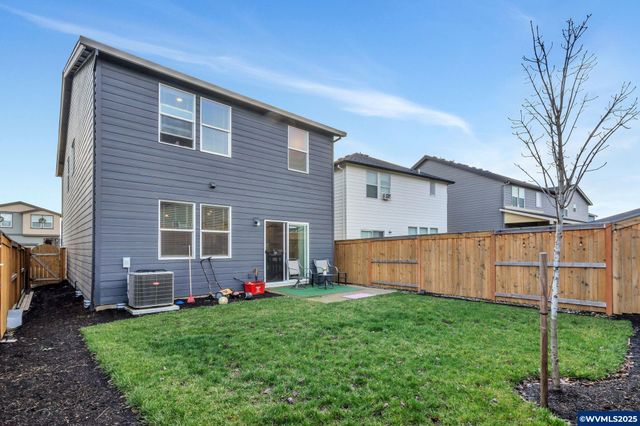 427 Lost Lake St NE, Salem, OR 97301