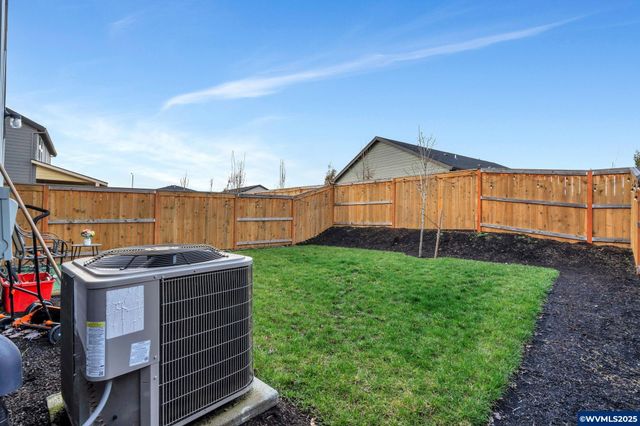 427 Lost Lake St NE, Salem, OR 97301