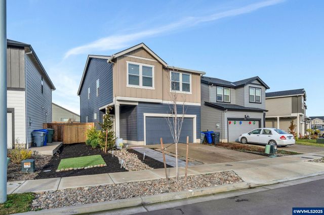 427 Lost Lake St NE, Salem, OR 97301