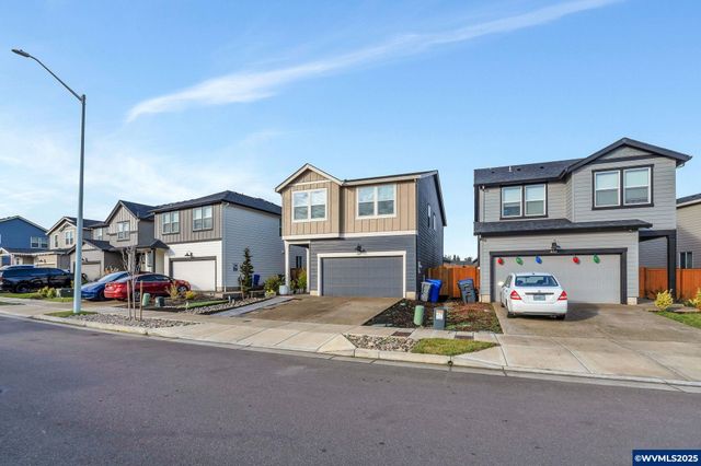 427 Lost Lake St NE, Salem, OR 97301